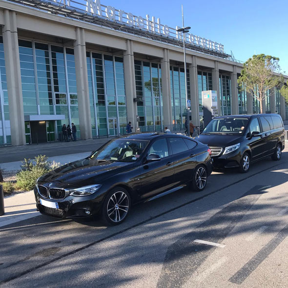 VTC Marseille Evasion Drivers devant l'aéroport de Marseille